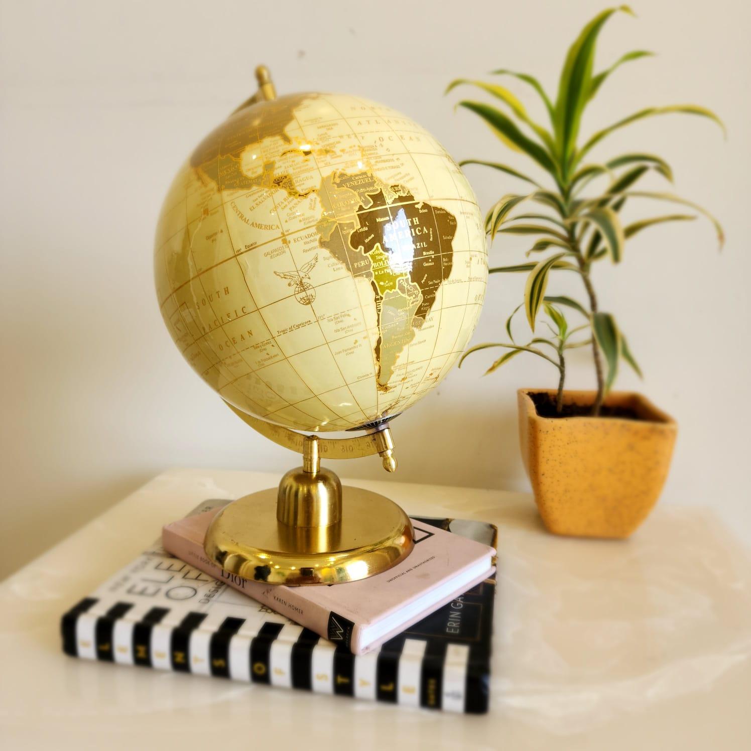 Peru Laminated Beige Globe